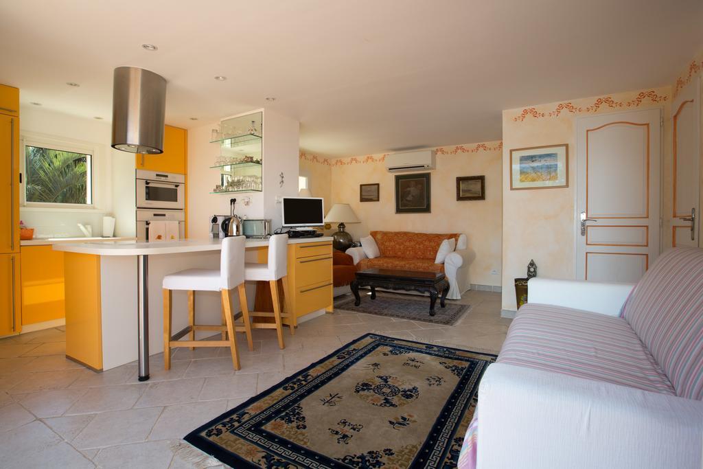 La Tarentane Hotel Grimaud Phòng bức ảnh